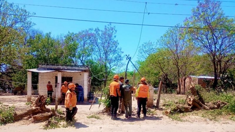 Por el fuerte viento, Defensa Civil asistió a vecinos afectados