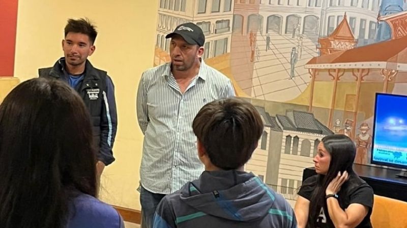 El secretario de Deportes con la delegación catamarqueña