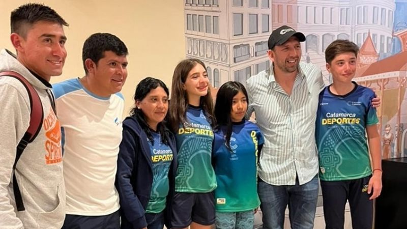 El secretario de Deportes con la delegación catamarqueña