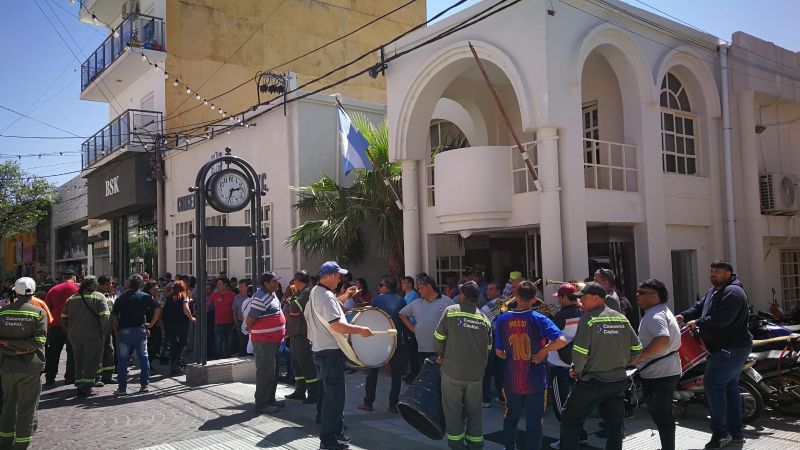 Municipales reclaman un premio por 40 años de servicio