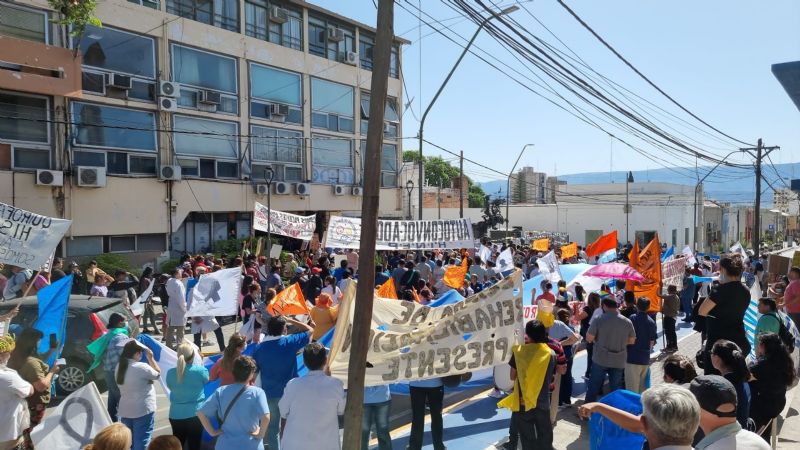 Masiva marcha de la salud