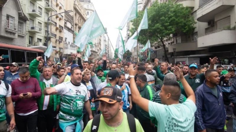 Camioneros acordó un aumento de 107% para el 2022 en las paritarias