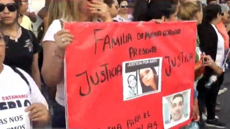 Con durísimas críticas a la justicia, marchan por el femicidio de Anyelén Gallo Arias