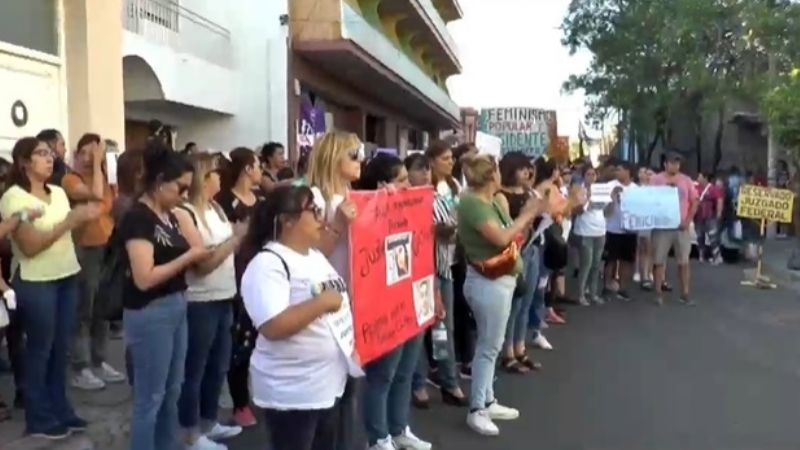 Con durísimas críticas a la justicia, marchan por el femicidio de Anyelén Gallo Arias