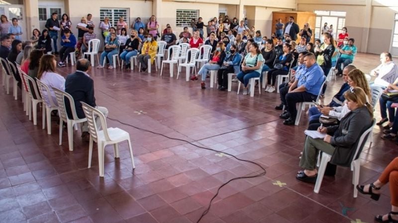 El Gobernador anunció nueva escuela en Las Mil