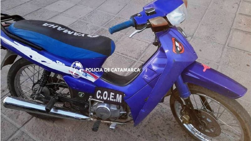 Aprehenden a dos hombres y secuestran una moto