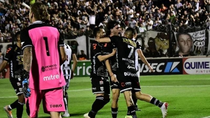 Estudiantes (BA) venció a Gimnasia (M); la “semi” cierra en Mendoza