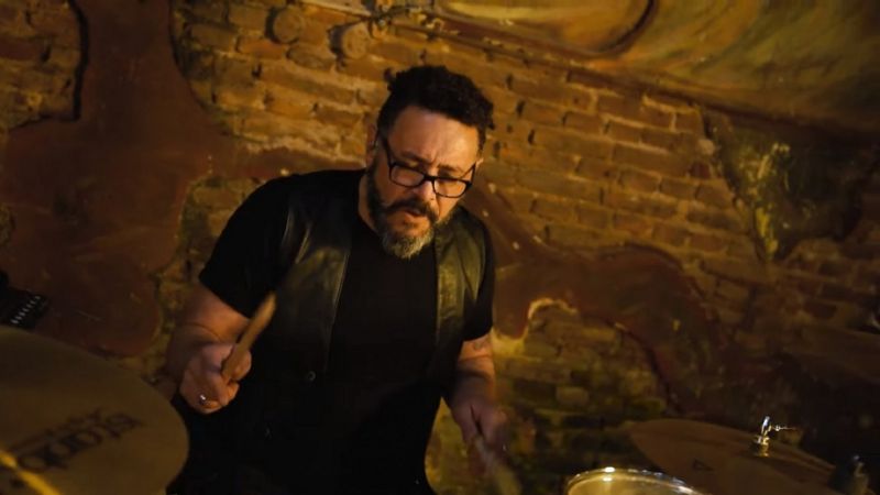 Bin Valencia, el ex baterista de Almafuerte, murió en pleno concierto