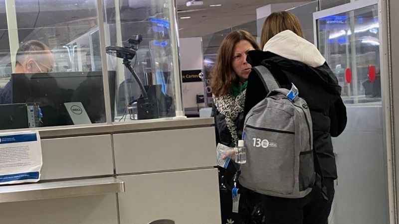 Escándalo: Batakis de paseo en Apple Store de NY