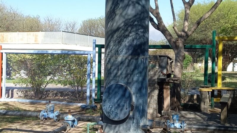 Robaron una bomba de agua en el parque de los niños