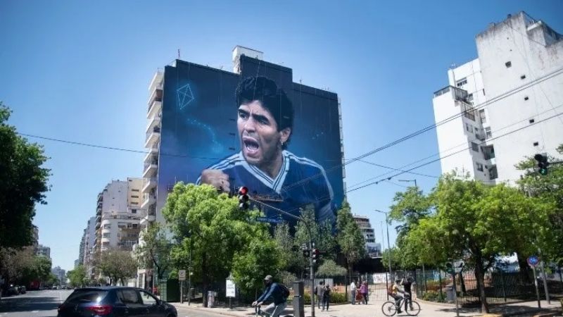 Homenaje a Maradona, con el mural "más grande" en su cumpleaños