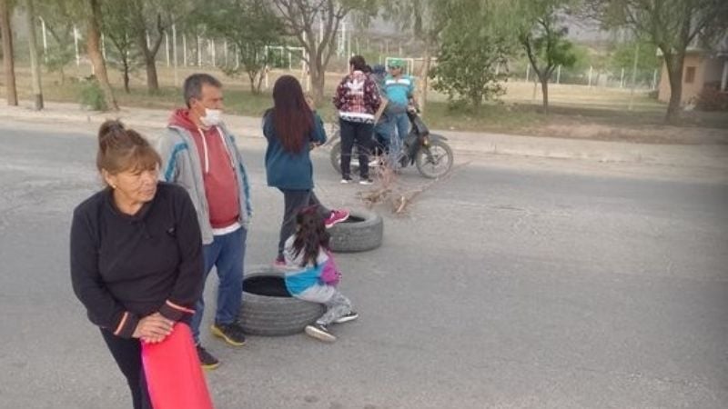 Cortaron avenida en Andalgalá