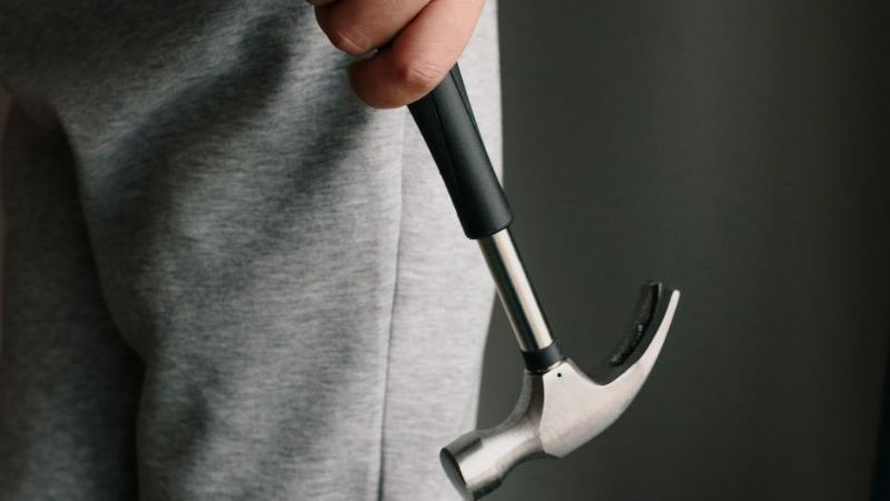 Lo acusan de matar a mazazos a su madre y podría ser inimputable