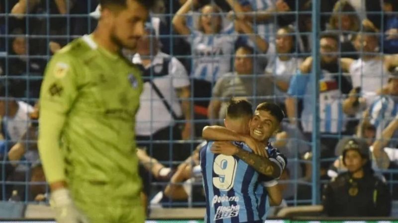 Atlético otra vez puntero; Racing con vida gracias a Moreno