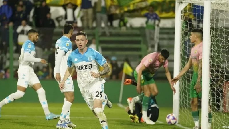 Atlético otra vez puntero; Racing con vida gracias a Moreno