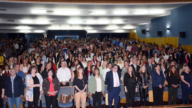 189 nuevos profesionales del IES “Gdor. José Cubas” recibieron su título de grado
