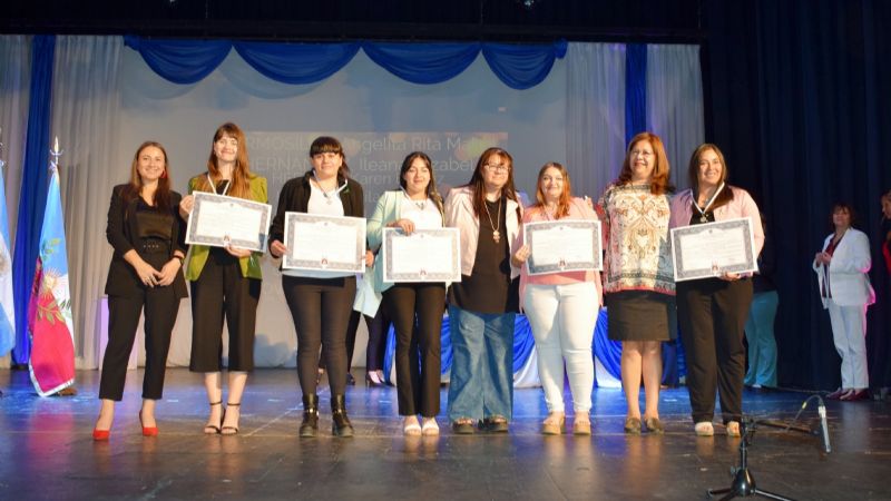 189 nuevos profesionales del IES “Gdor. José Cubas” recibieron su título de grado