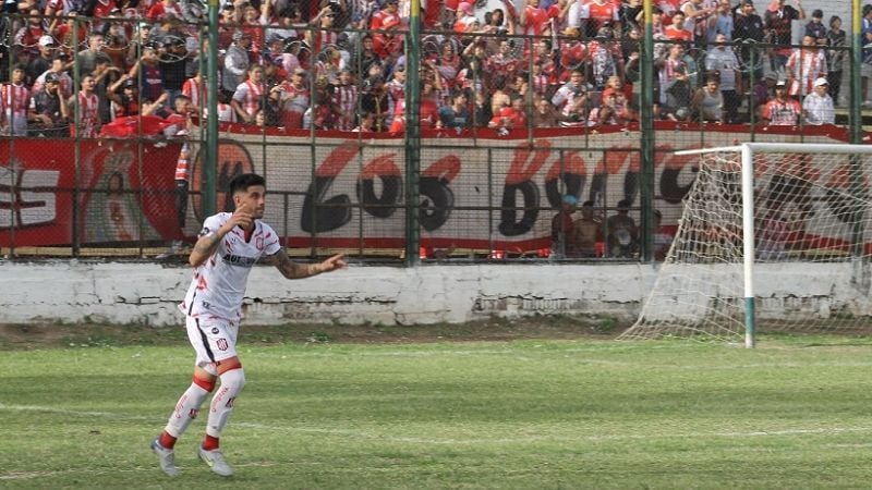 Primer triunfo de Villa Cubas; Estudiantes, líder