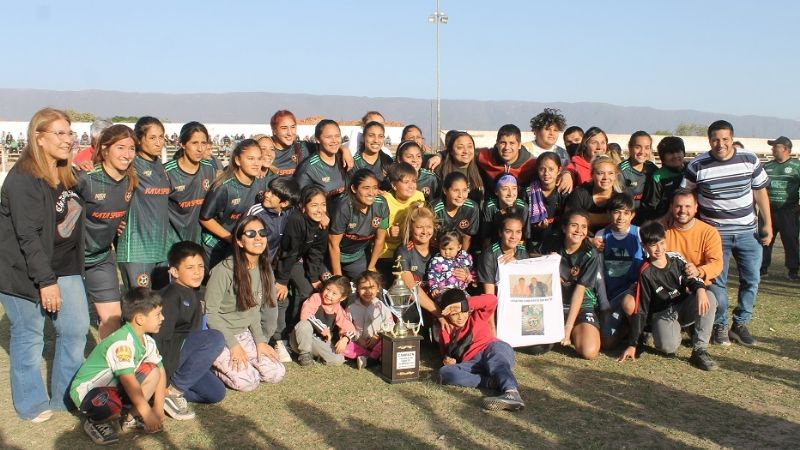 Los Sureños campeón del Fútbol Femenino chacarero
