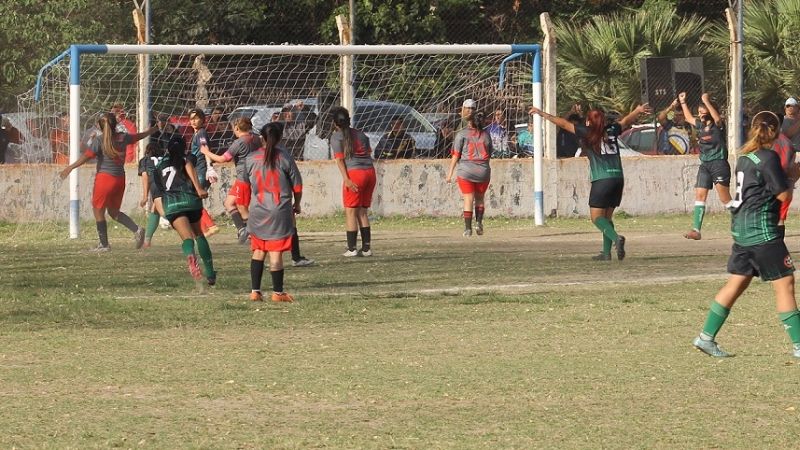 Los Sureños campeón del Fútbol Femenino chacarero