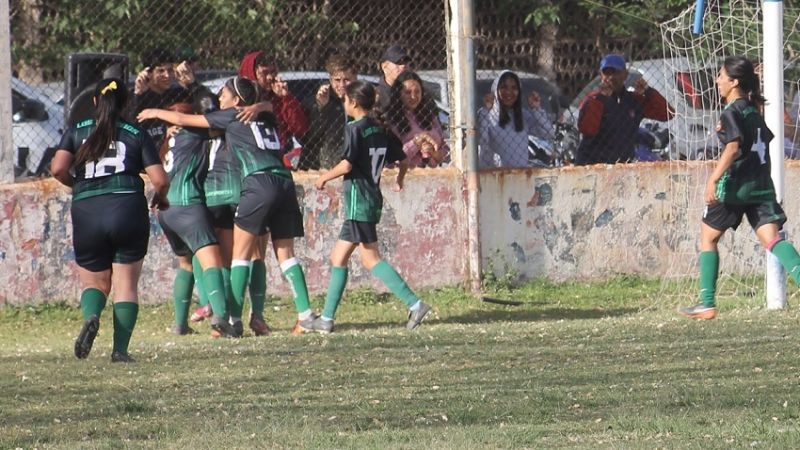 Los Sureños campeón del Fútbol Femenino chacarero