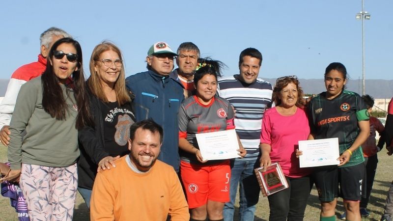 Los Sureños campeón del Fútbol Femenino chacarero