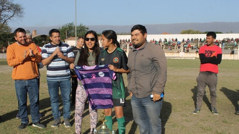 Los Sureños campeón del Fútbol Femenino chacarero