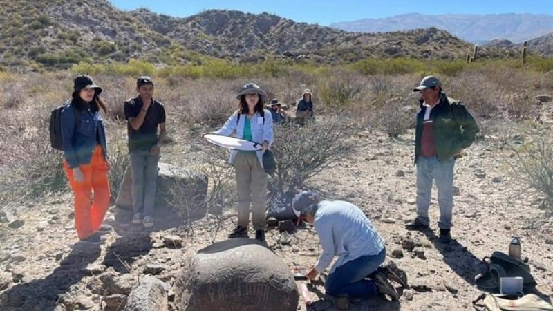 Relevamiento de petroglifos en Ampajango