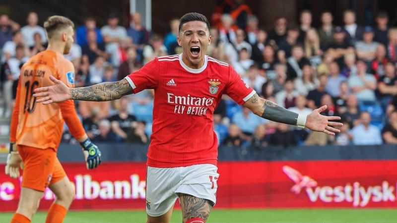 Barcelona y el United se disputan a Enzo Fernández