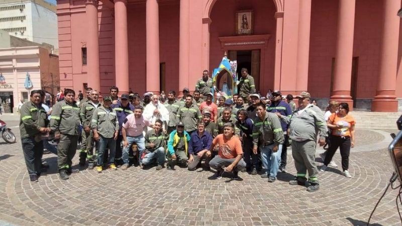 Misa y peregrinación de municipales junto a la Virgen