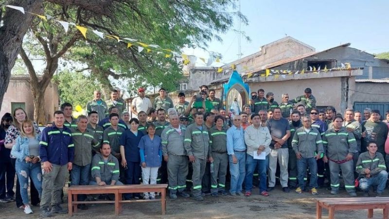 Misa y peregrinación de municipales junto a la Virgen