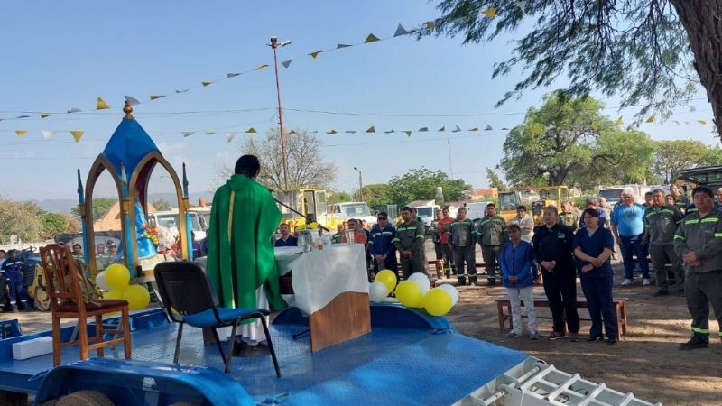 Misa y peregrinación de municipales junto a la Virgen