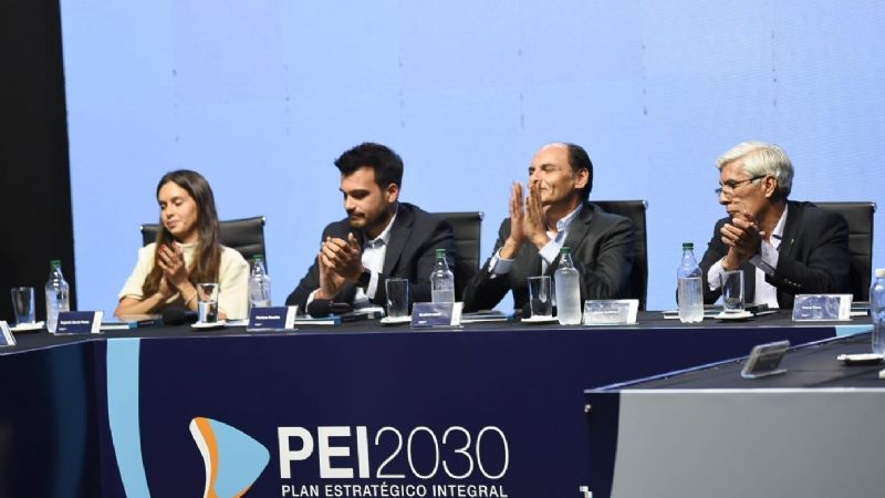 Gustavo presentó el Plan Estratégico Integral 2030