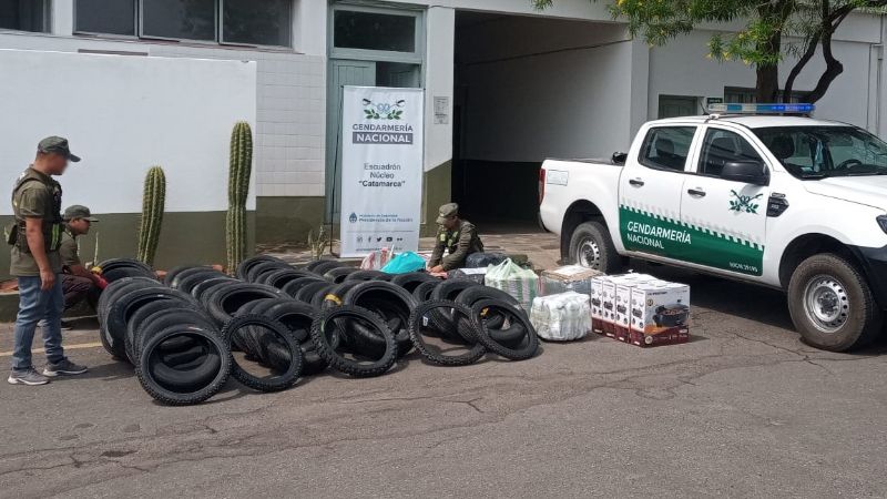 Más de 40 kilos de hojas de coca y 53 neumáticos secuestrados en dos controles vehiculares