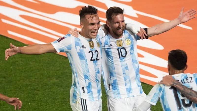 Juegan Messi y Lautaro en el PSG y el Inter