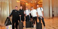 RODRIGO DE PAUL, Juan Foyth, Nahuel Molina, Julián Álvarez y Gerónimo Rulli en el hotel de la Argentina, en Abu Dhabi.