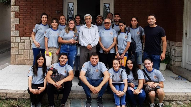 Apoyo escolar en los CECOE de Extensión