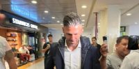 DEMICHELIS al arribar esta tarde al aeropuerto de Ezeiza.