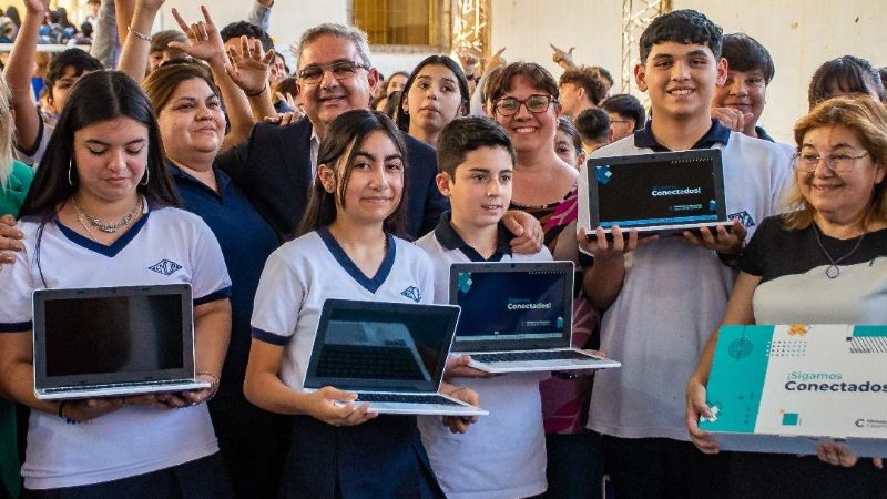 Alumnos catamarqueños ya cuentan con su computadora del "Sigamos Conectados"