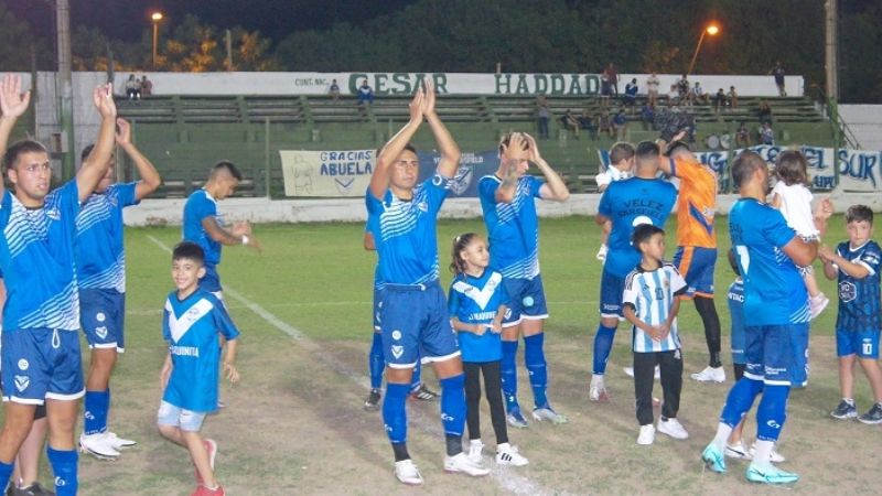 Vélez le ganó el Clásico a Policial y es más líder, en el Clausura