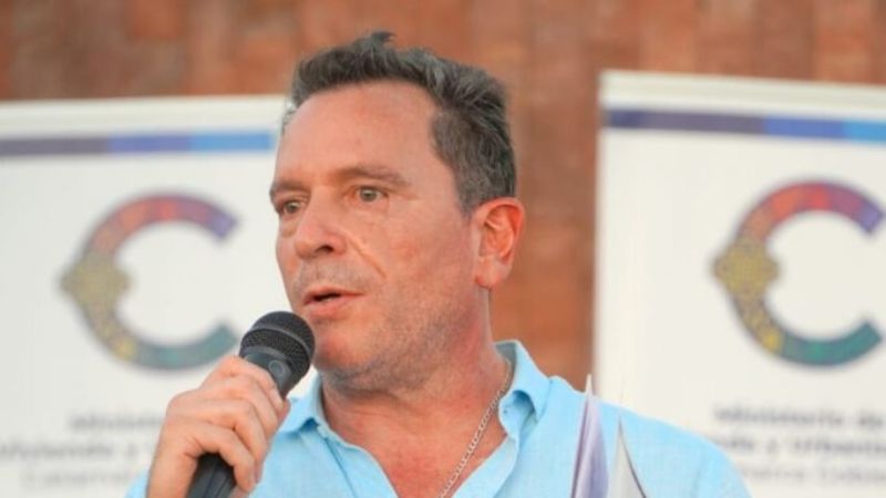 En medio de un clima de protesta se entregaron viviendas en Capayán