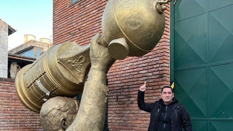 La estatua de Gallardo ya está en el Monumental
