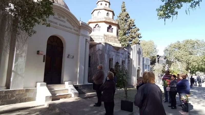 El obispo celebró la Misa por los fieles difuntos en el cementerio