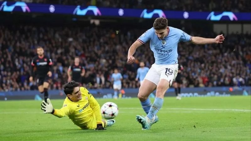 Manchester venció al Sevilla con histórico gol de Julián