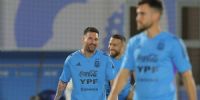 LIONEL MESSI entrenó normalmente, a la par de sus compañeros.