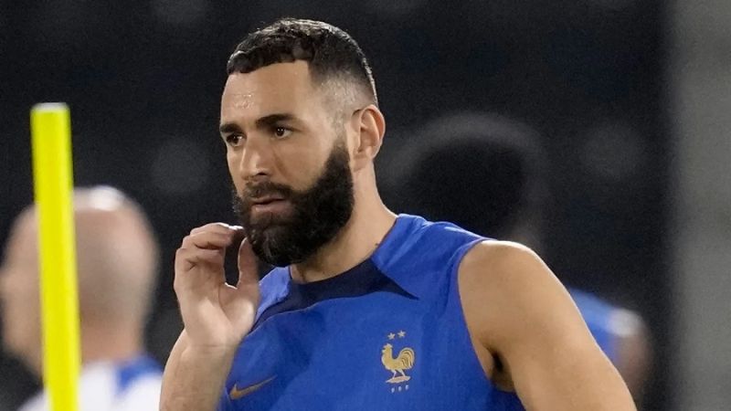 Benzema, lesionado, no será sustituido en Francia