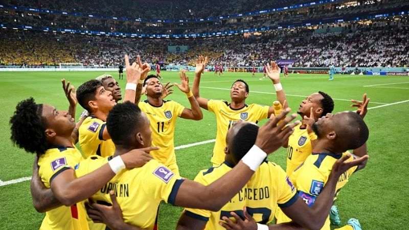 Ecuador venció 2-0 a Qatar en el primer partido del Mundial