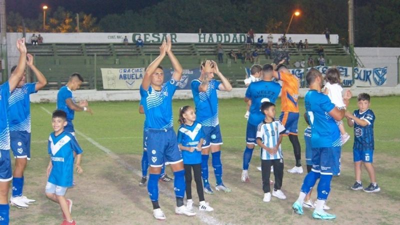 Vélez con San Isidro, por el triunfo que lo arrime al título