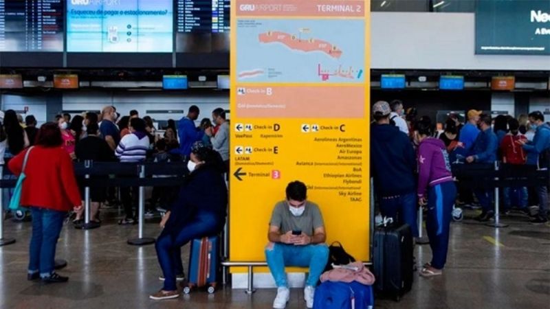 Brasil volvió a imponer el uso de mascarillas en aeropuertos y aviones