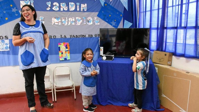 Centurión entregó el premio del certamen “Mi escuela es Mundial” al jardín de infantes de Chañaritos